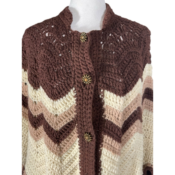 Women's OSFM Brown Cream & tan Chevron pattern Crochet Poncho Handmade? Buttons - Picture 2 of 7